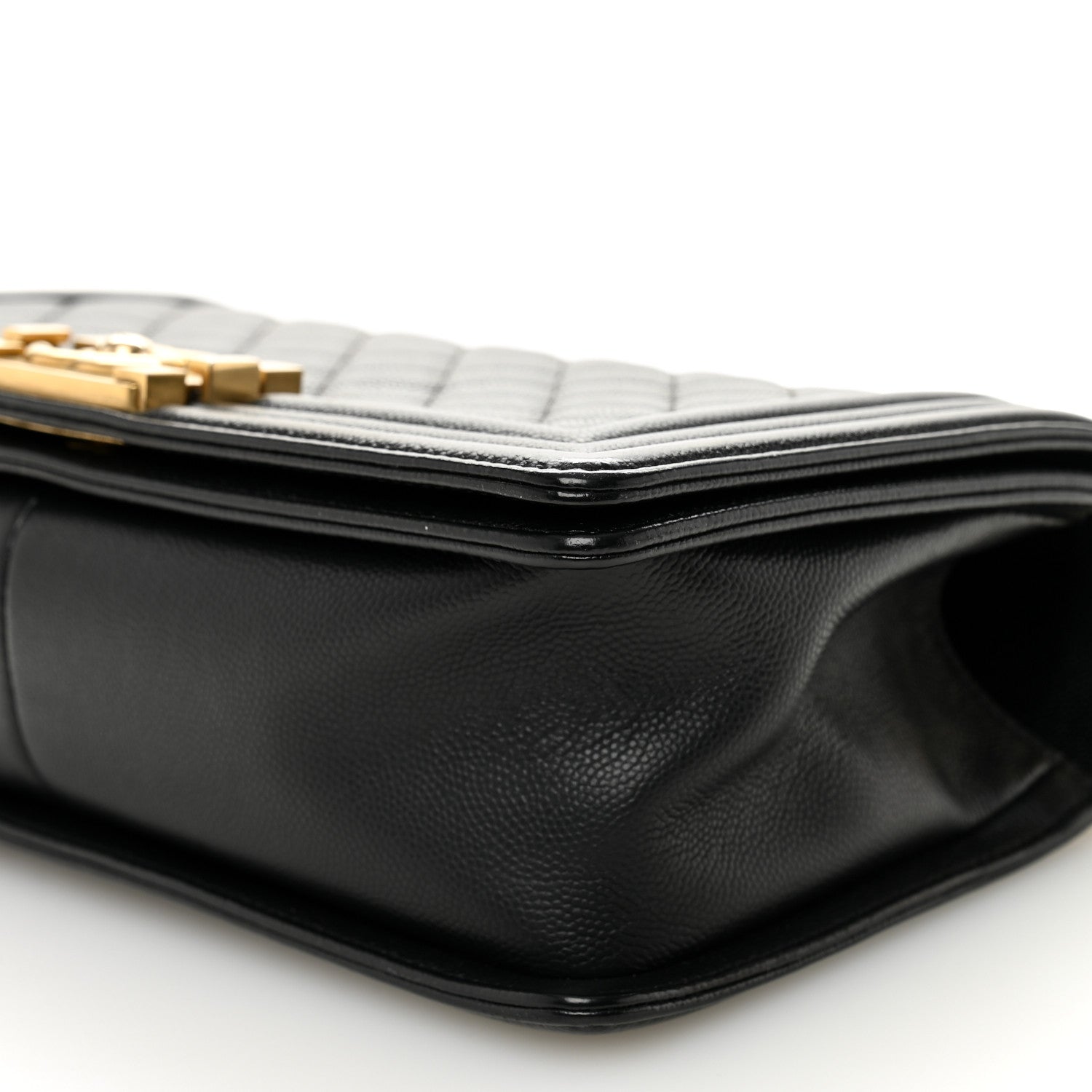 Caviar Quilted Medium Boy Flap Black