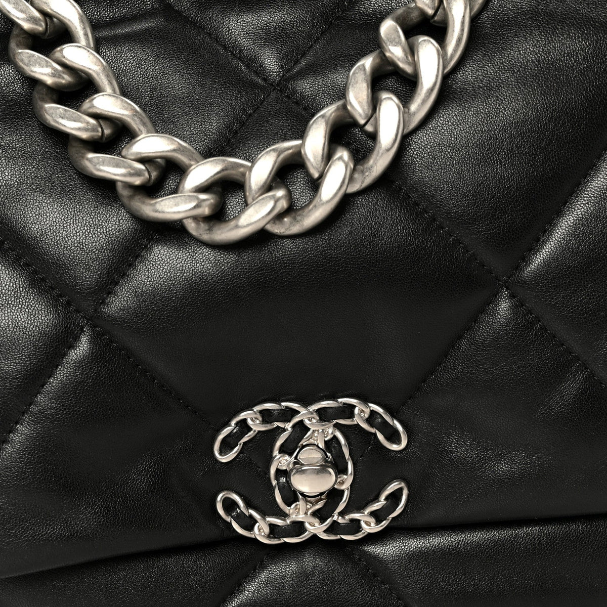 Lambskin Quilted Maxi Chanel 19 Flap Black