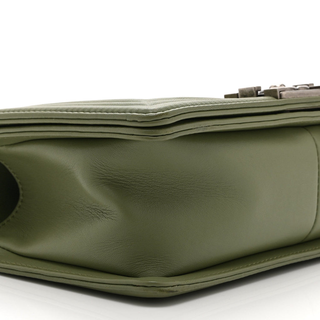 Calfskin Chevron Quilted Medium Boy Flap Green