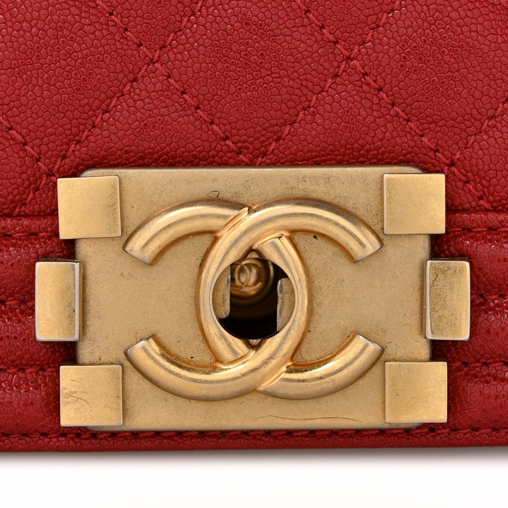 Caviar Quilted Medium Boy Flap Red