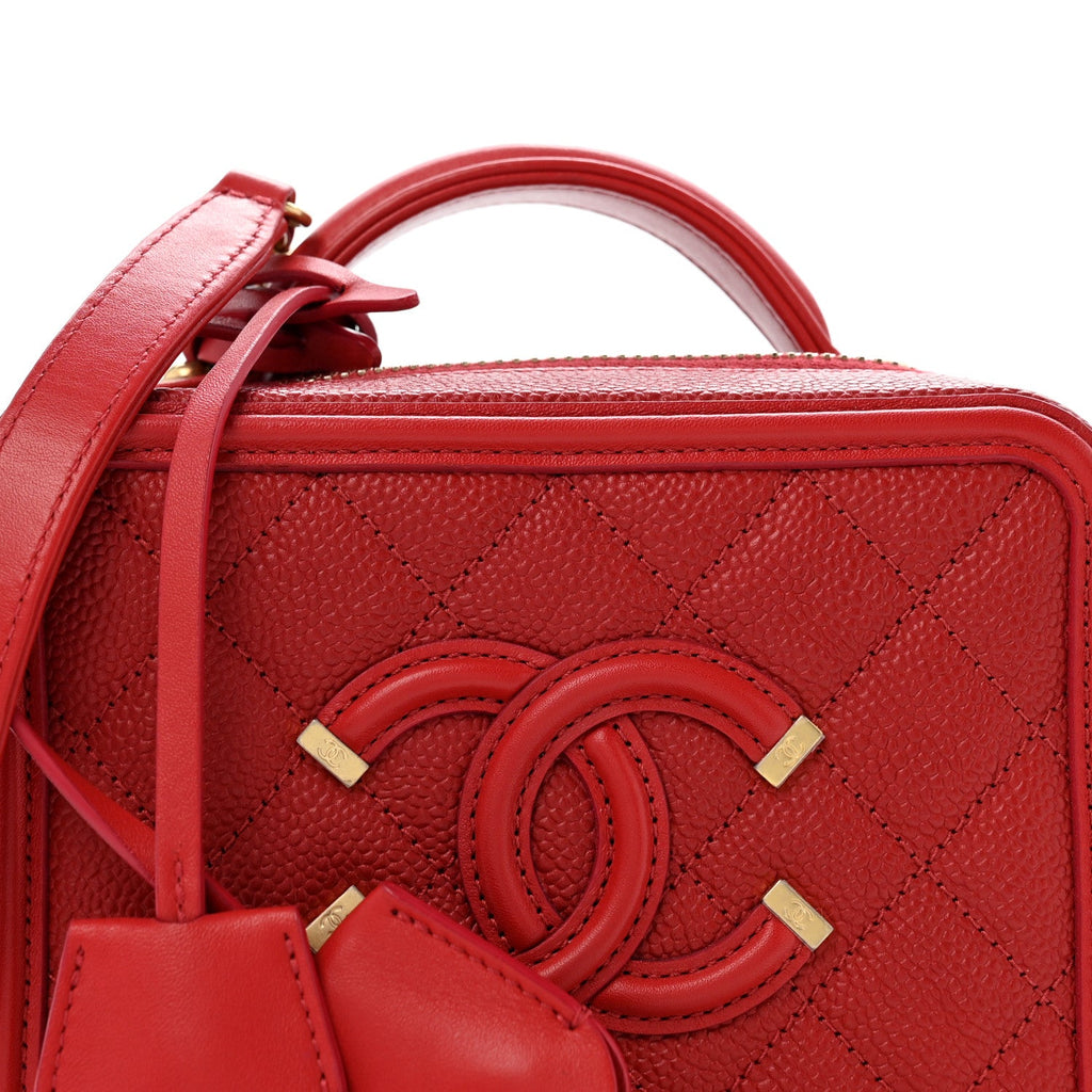 Caviar Quilted Small CC Filigree Vanity Case Red