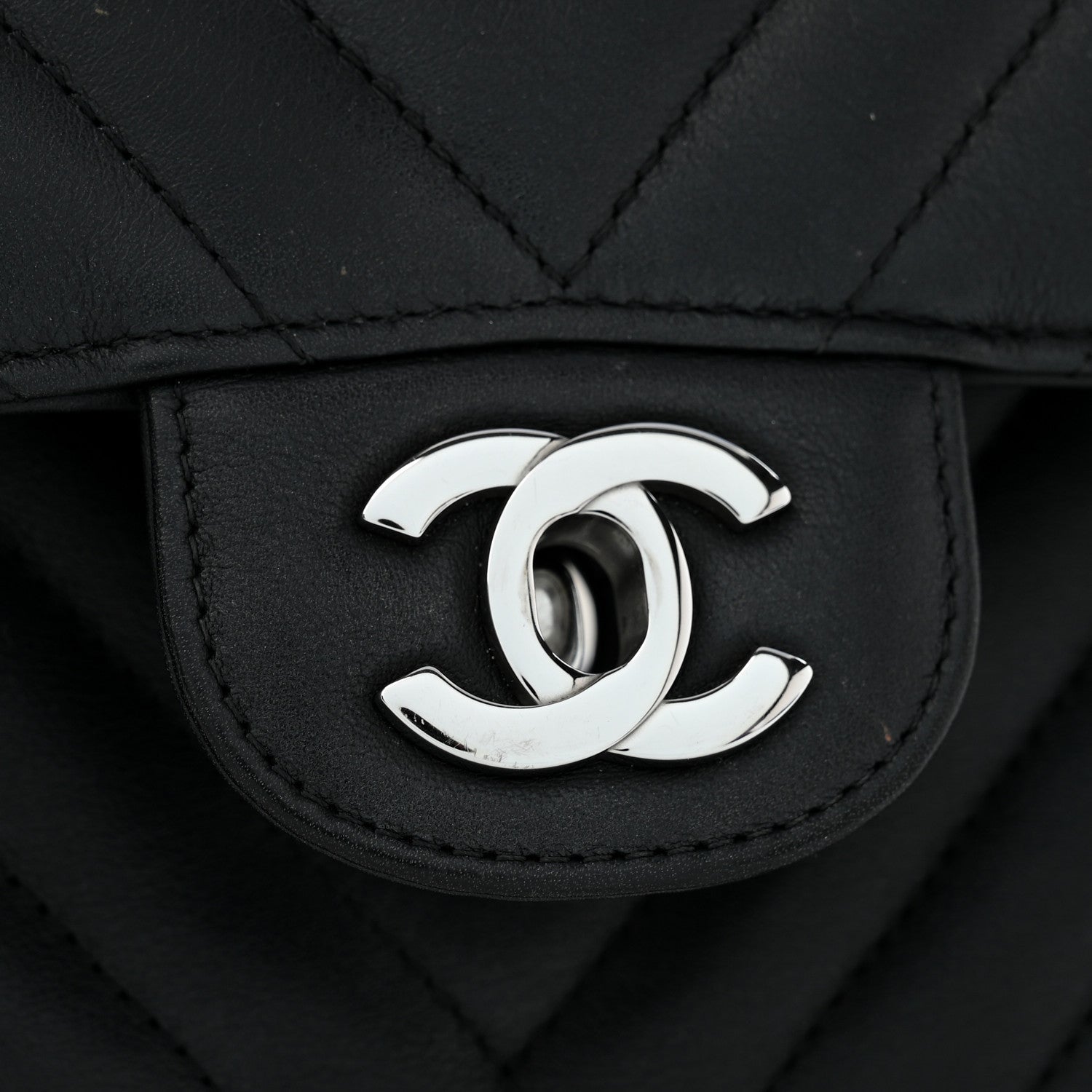 Lambskin Chevron Quilted Medium Double Flap Black