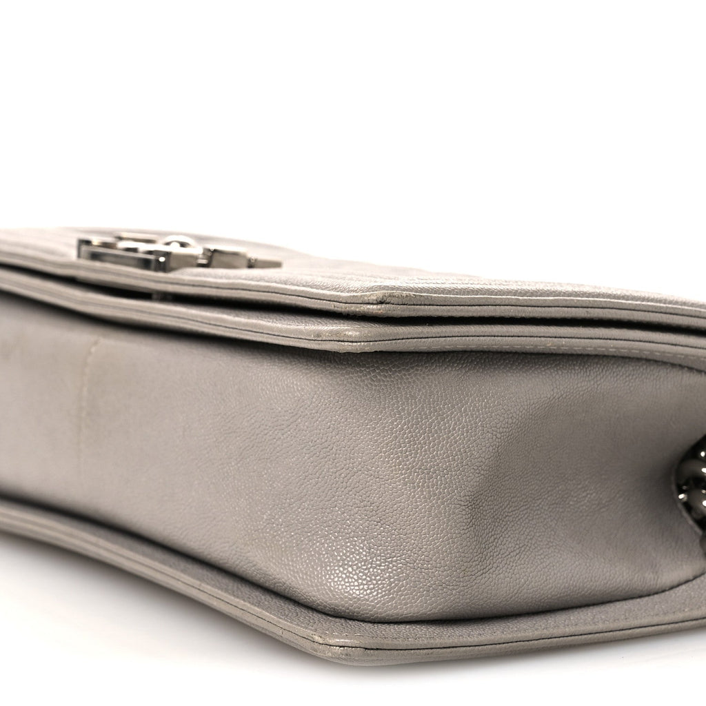 Caviar Quilted Medium Boy Flap Light Grey