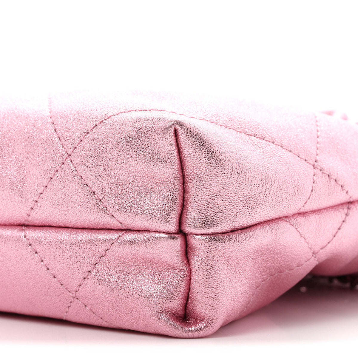 Metallic Lambskin Lacquered Monochrome Quilted Mini Chanel 22 Pink