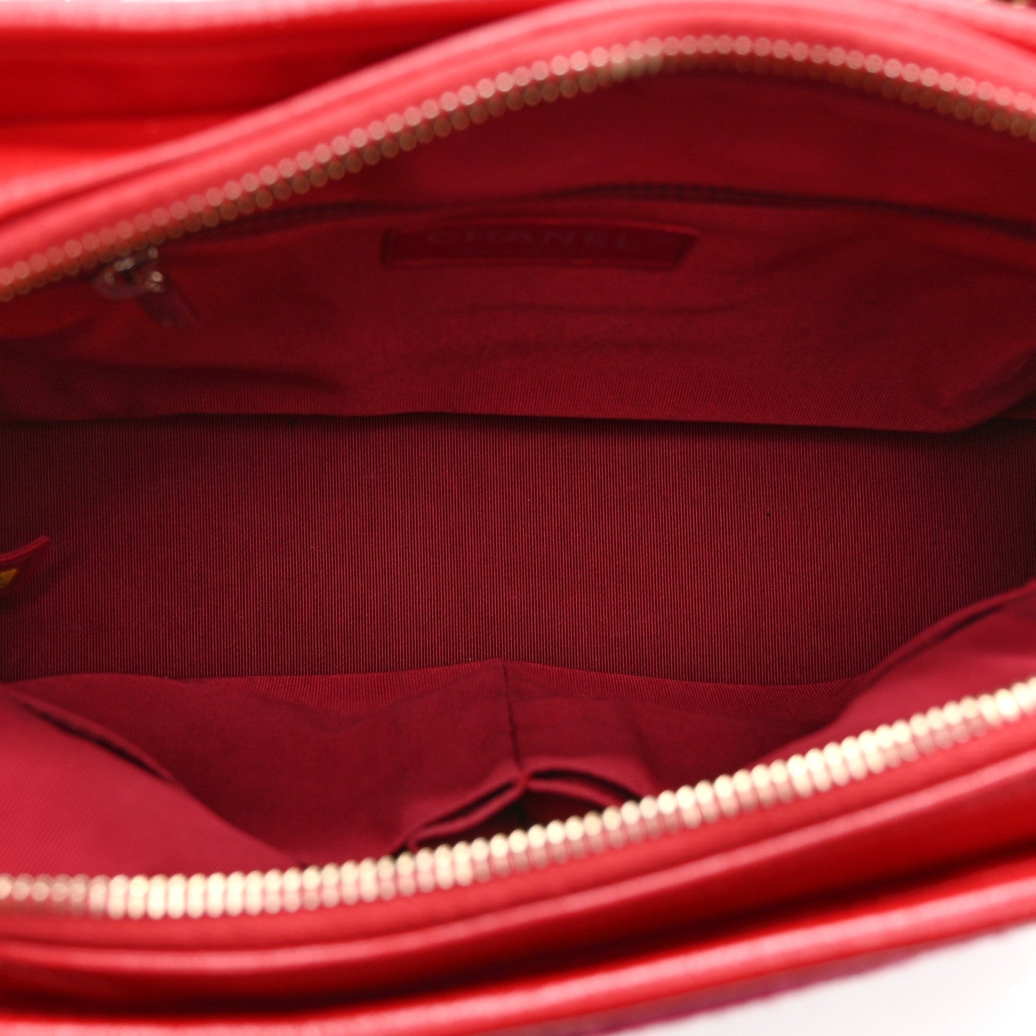 Wool Calfskin Quilted Medium Gabrielle Hobo Red