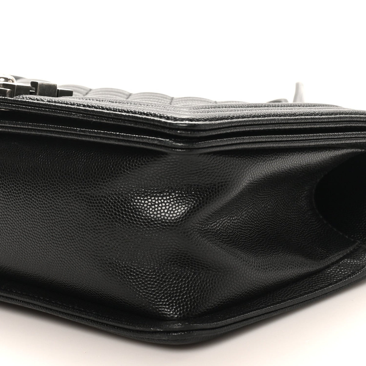 Caviar Quilted Medium Boy Flap Black