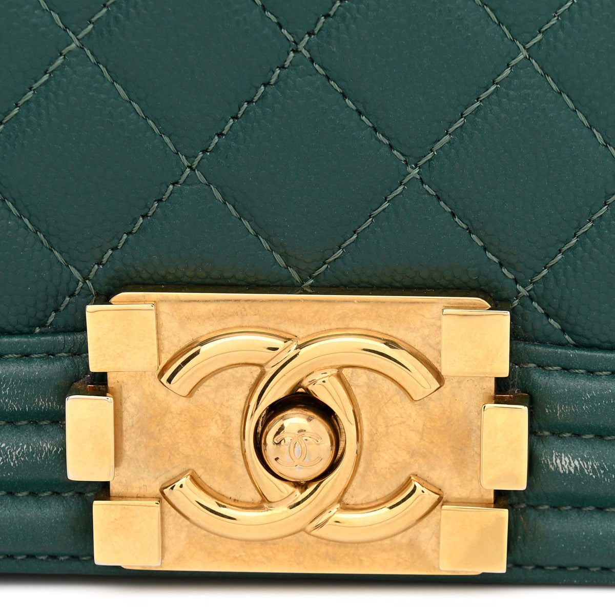 Caviar Quilted Medium Boy Flap Dark Green