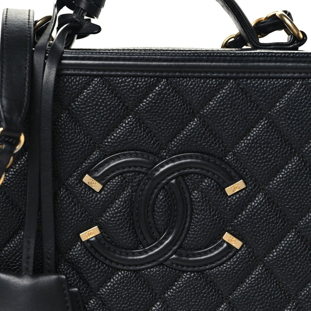 Caviar Quilted Medium CC Filigree Vanity Case Black