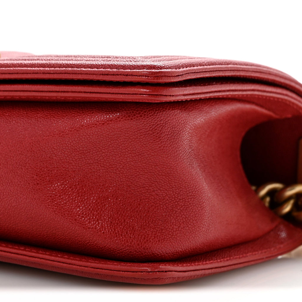 Caviar Quilted Medium Boy Flap Red