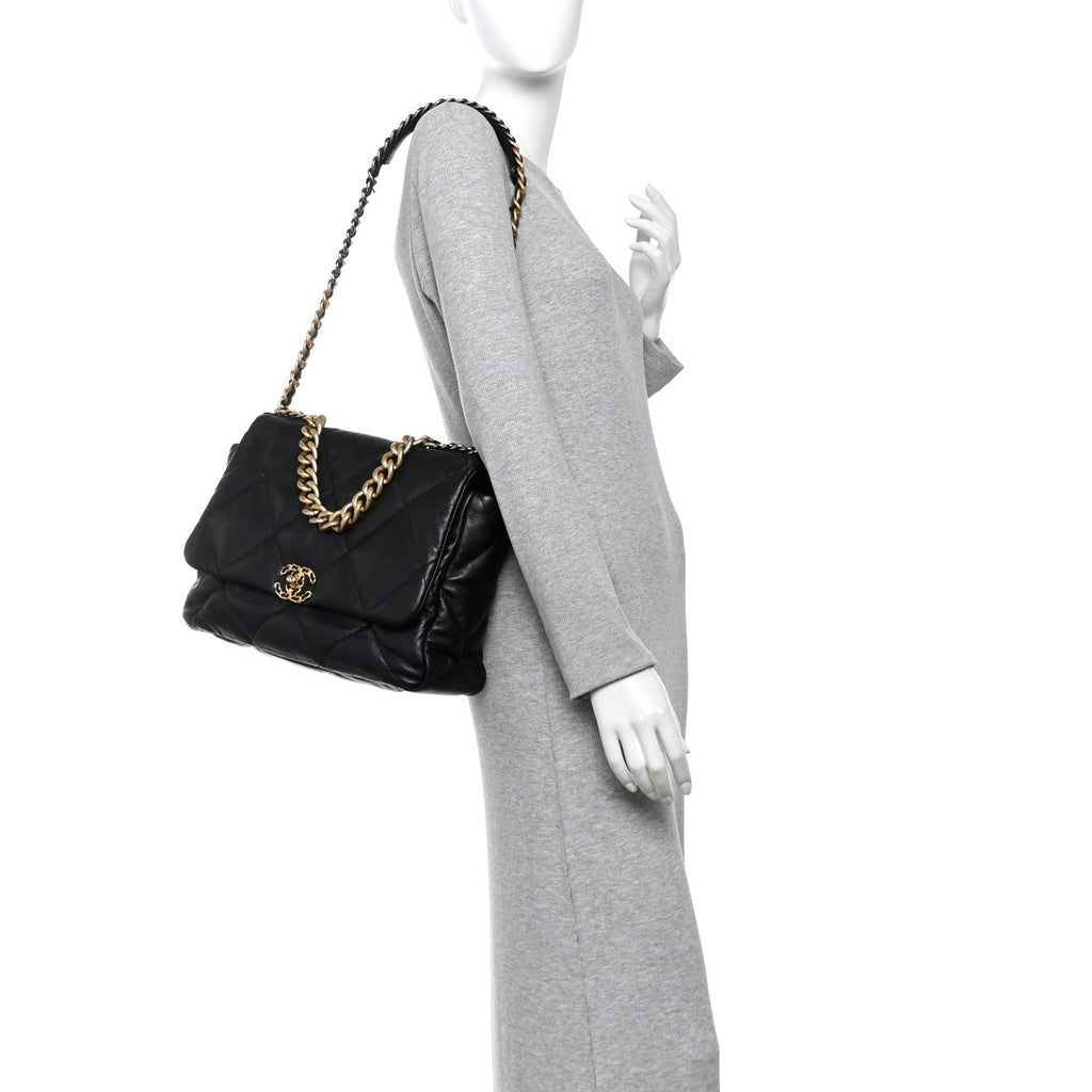 Lambskin Quilted Maxi Chanel 19 Flap Black