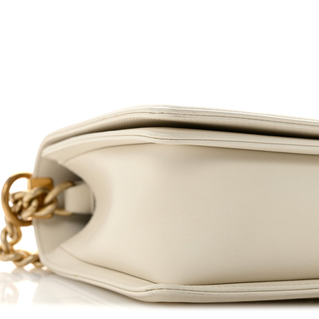 Caviar Calfskin Shiny Calfskin Chevron New Medium Boy Flap White