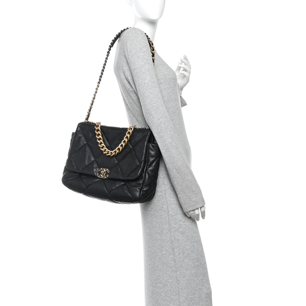 Lambskin Quilted Maxi Chanel 19 Flap Black