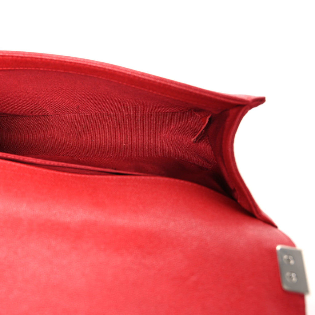 Caviar Quilted Medium Boy Flap Red