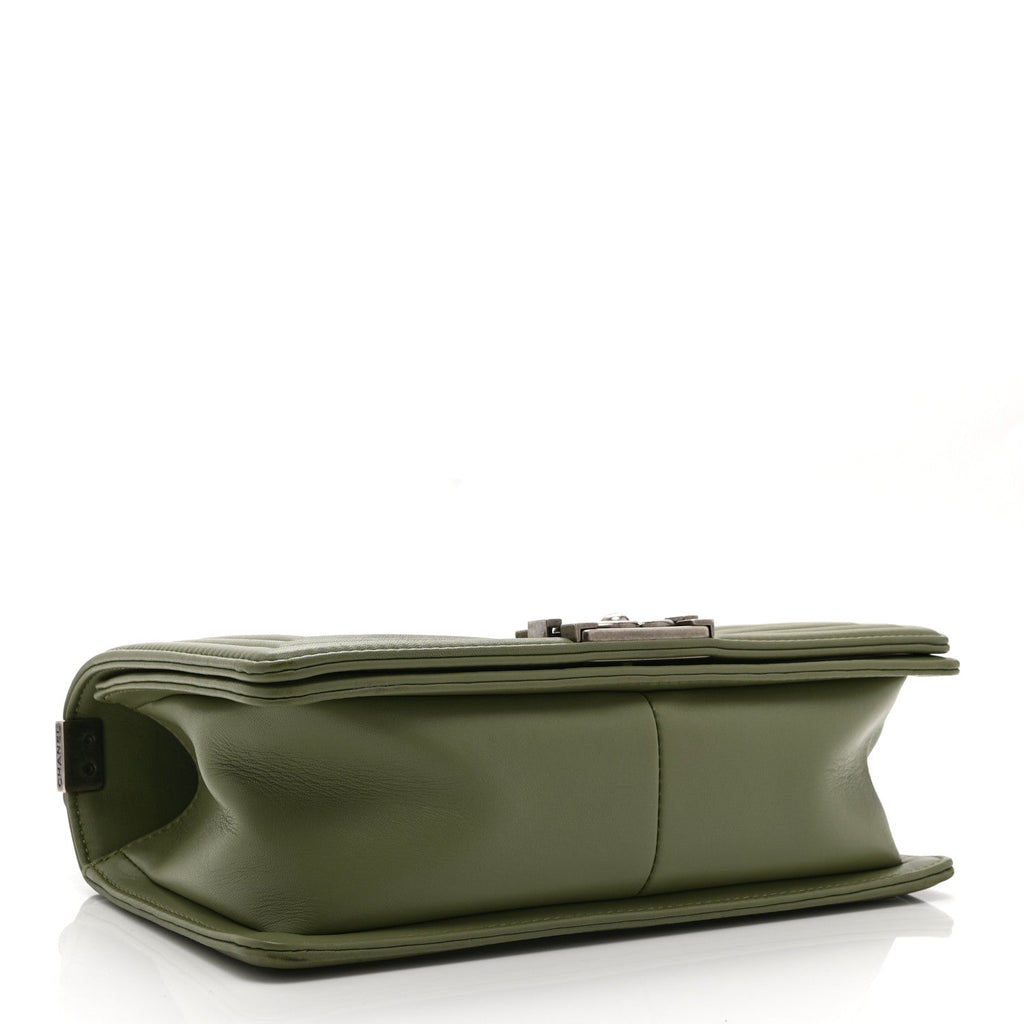 Calfskin Chevron Quilted Medium Boy Flap Green