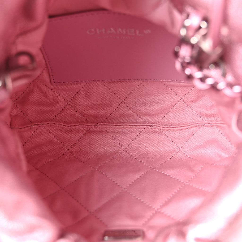 Metallic Lambskin Lacquered Monochrome Quilted Mini Chanel 22 Pink