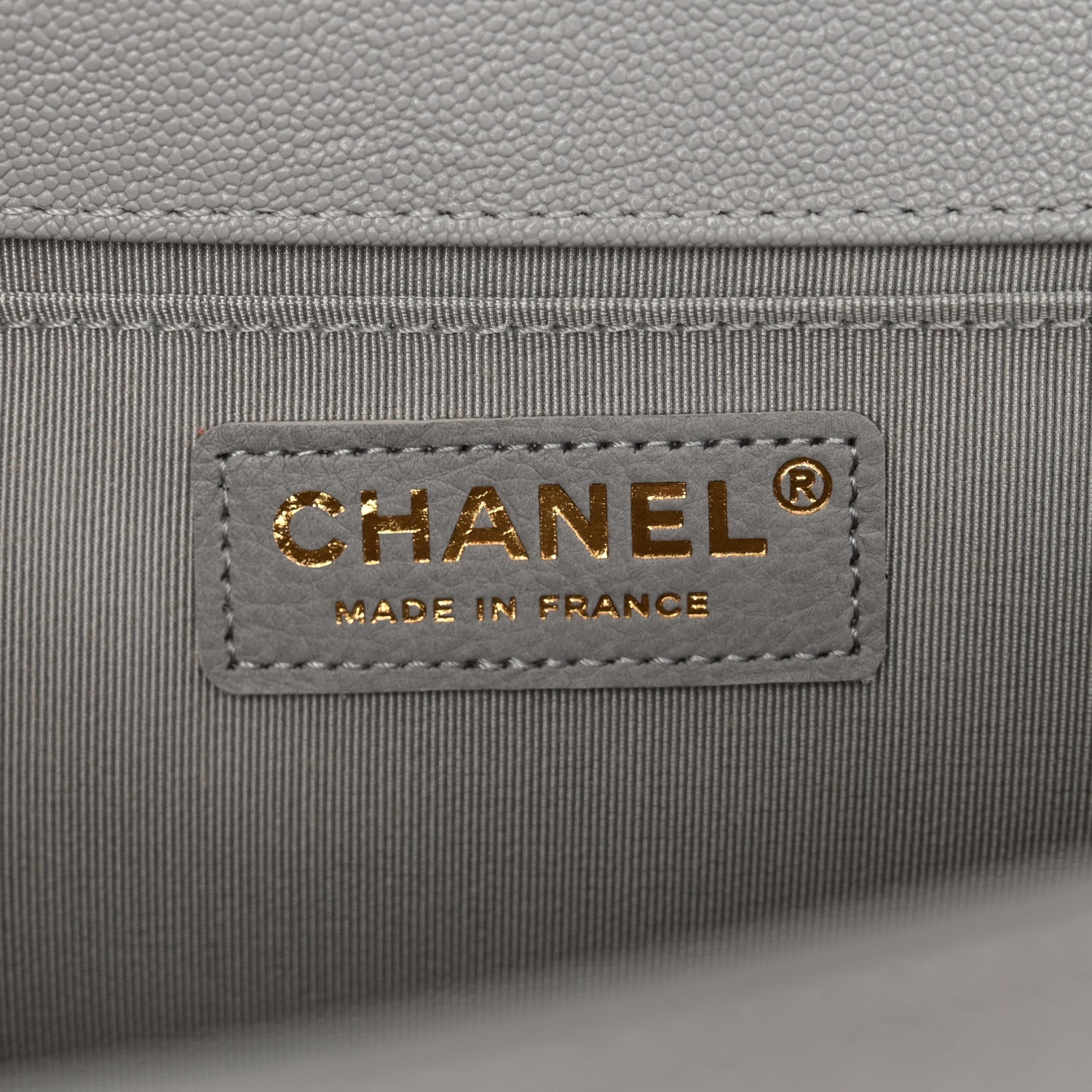Caviar Quilted Medium Boy Flap Light Grey