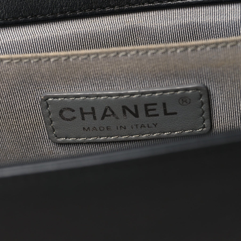 Lambskin Chevron Quilted Medium Boy Flap Black