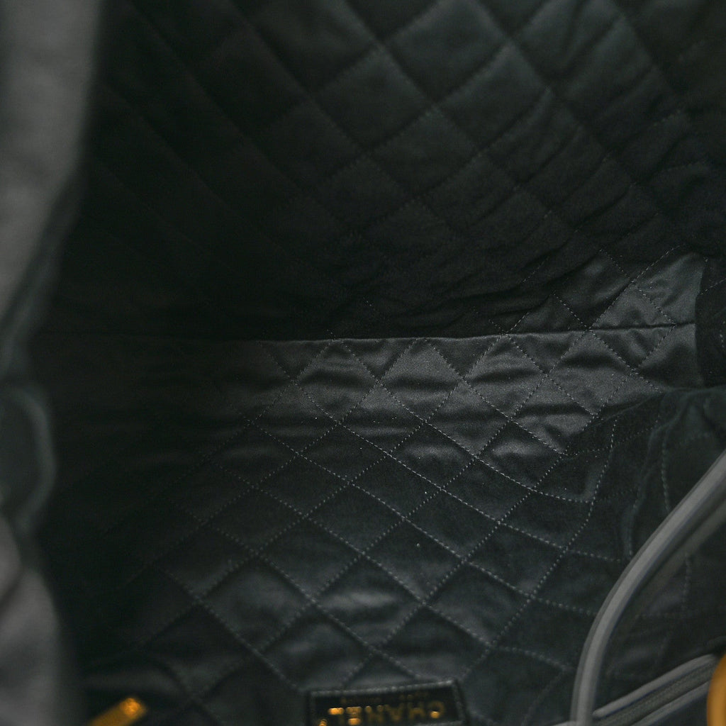 Shiny Calfskin Quilted Chanel 22 Black