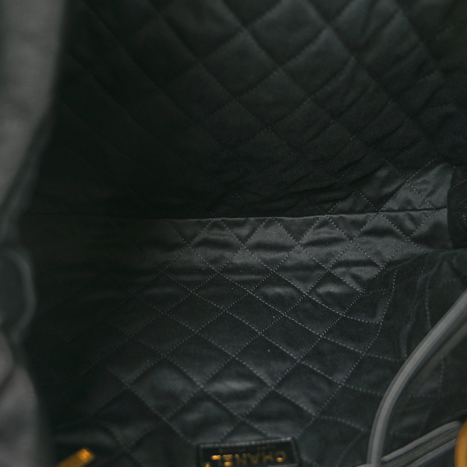 Shiny Calfskin Quilted Chanel 22 Black