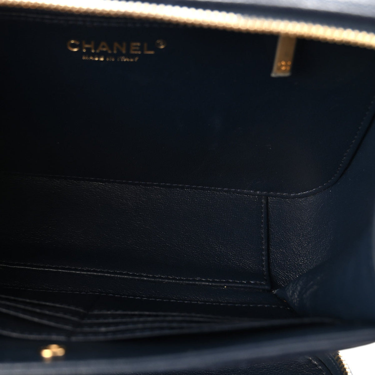 Caviar Quilted Large CC Filigree Vanity Case Navy