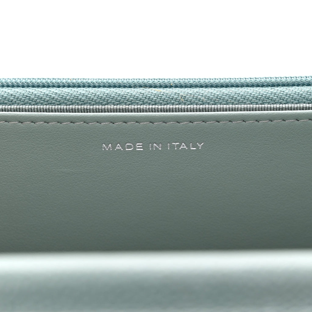 Caviar Quilted Wallet on Chain WOC Light Blue
