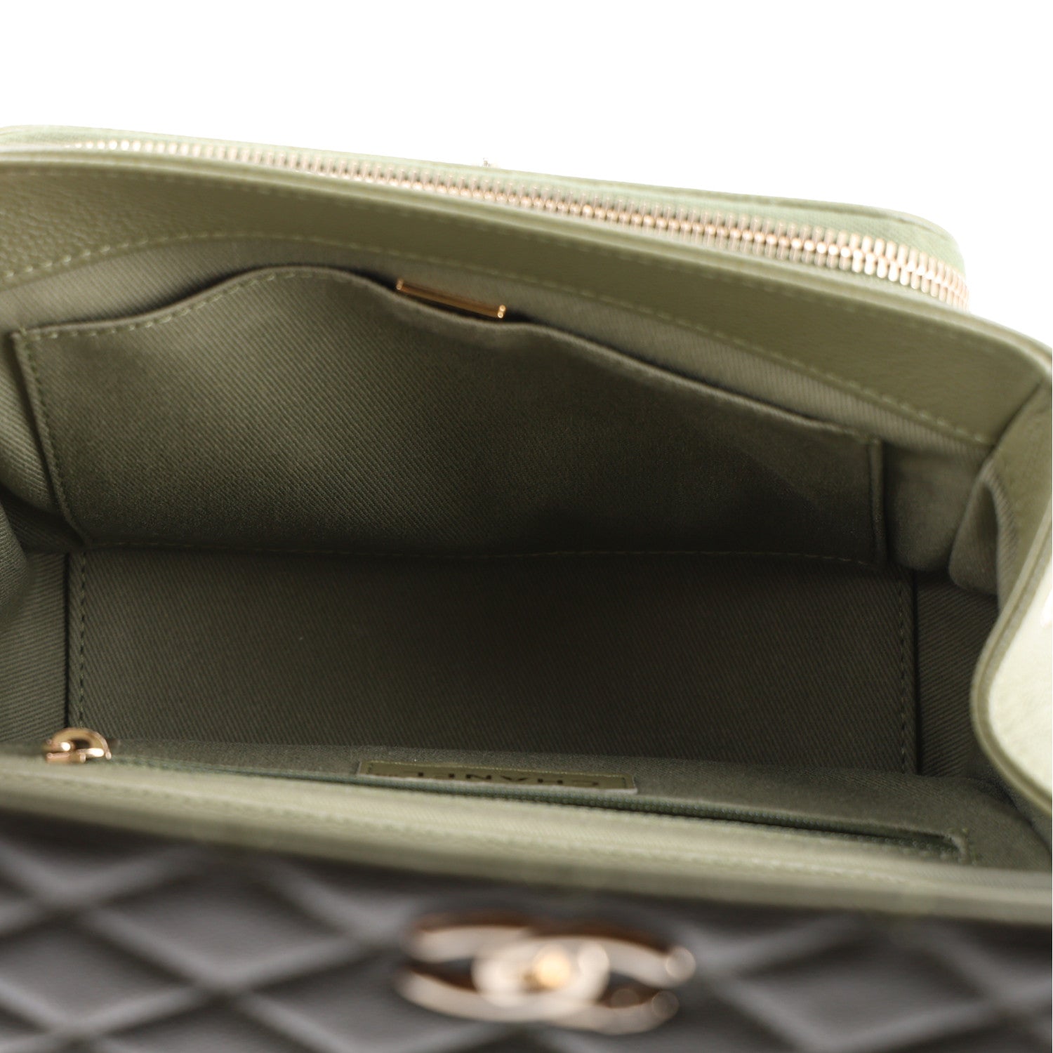 Caviar Quilted Medium Business Affinity Flap Green