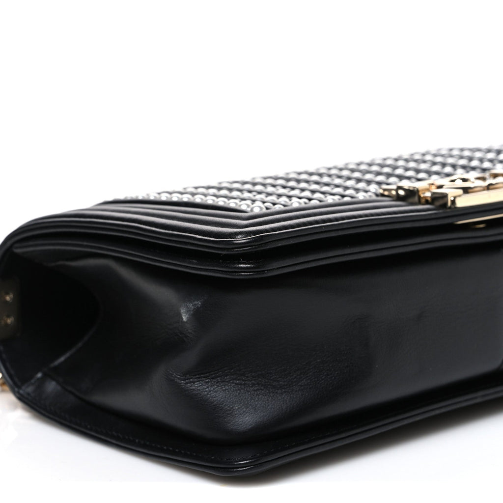 Calfskin Pearl Medium Chanel Pearls Boy Flap Black