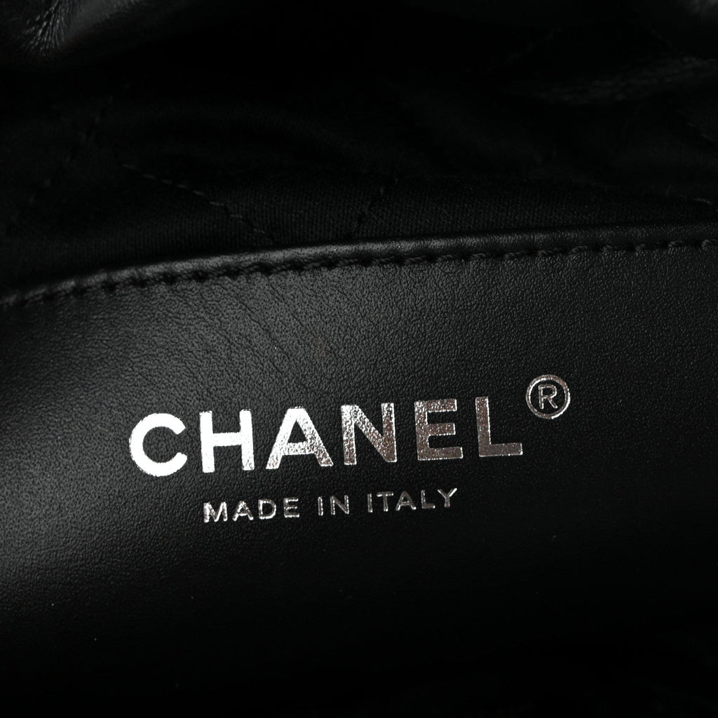 Shiny Calfskin Quilted Mini Chanel 22 So Black