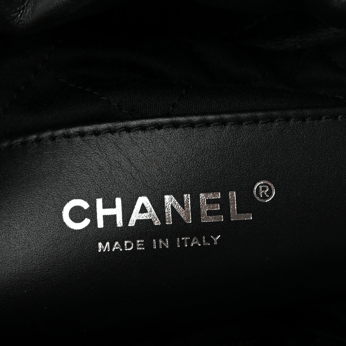 Shiny Calfskin Quilted Mini Chanel 22 So Black