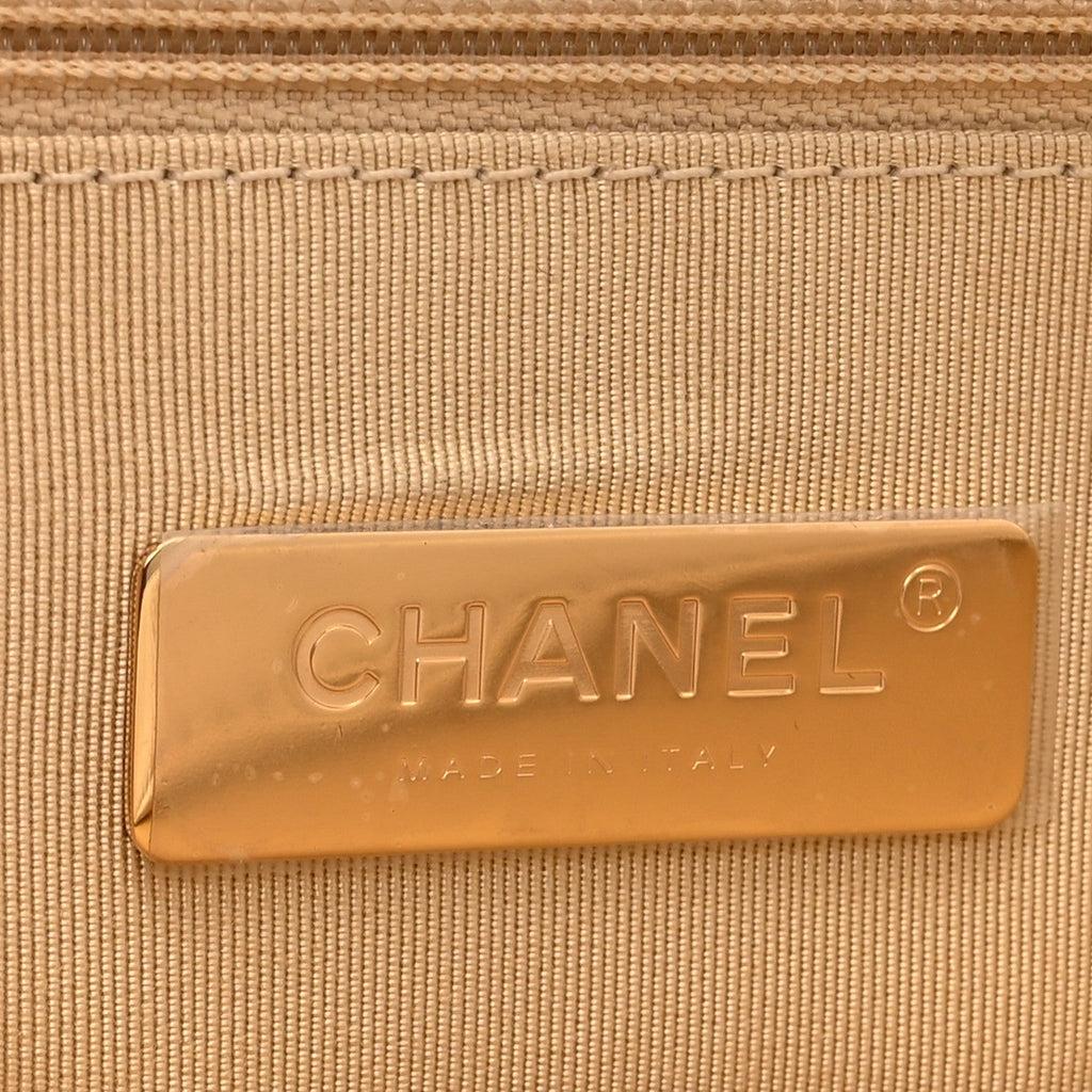 Lambskin Quilted Medium Chanel 19 Flap White