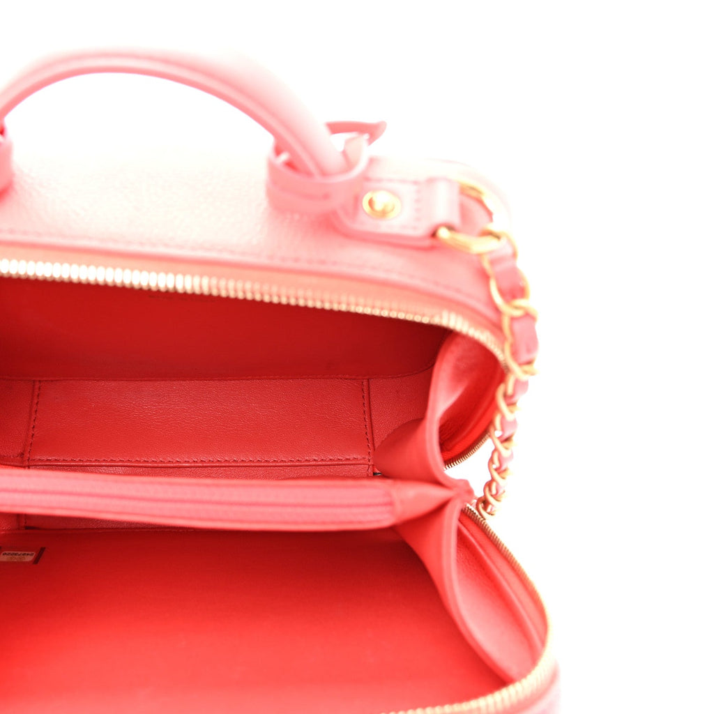 Caviar Quilted Medium CC Filigree Vanity Case Coral