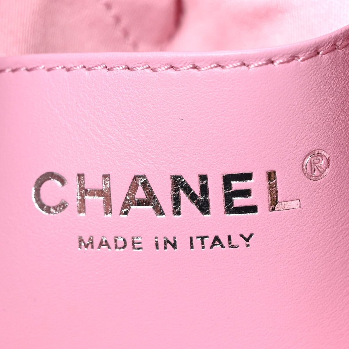 Metallic Lambskin Lacquered Monochrome Quilted Mini Chanel 22 Pink
