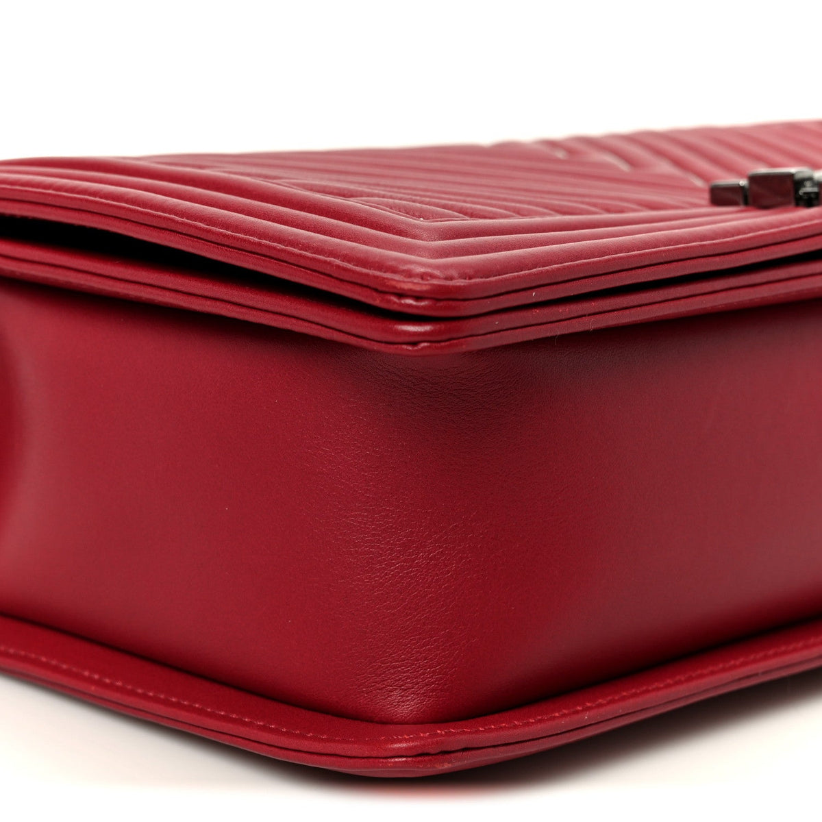 Calfskin Chevron Quilted New Medium Chain Boy Flap Red