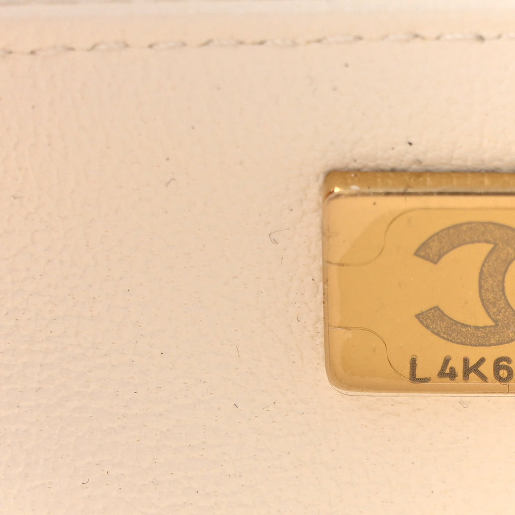 Lambskin Quilted Frame Wallet On Chain WOC White