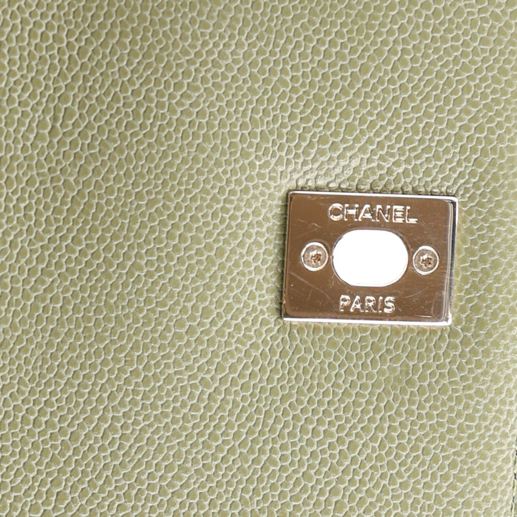 Caviar Quilted Medium Business Affinity Flap Green