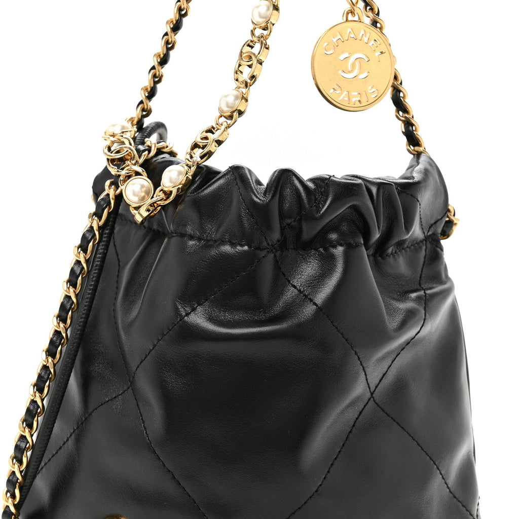 Shiny Calfskin Quilted Pearl CC Chain Mini Chanel 22 Black