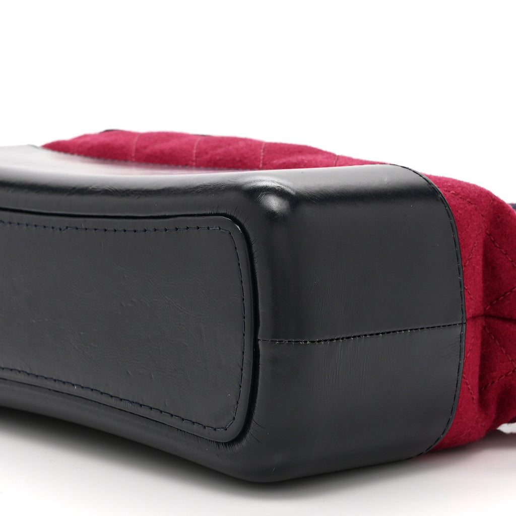 Wool Calfskin Quilted Medium Gabrielle Hobo Red