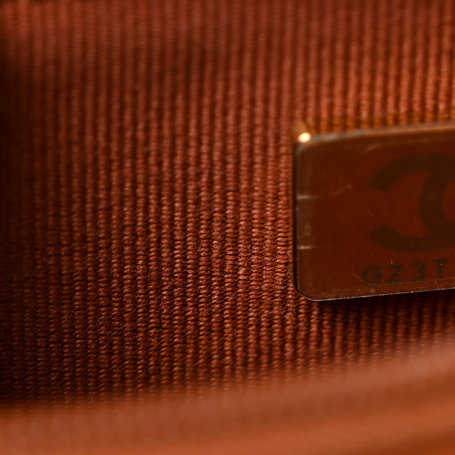 Shiny Caviar Quilted Strass Wallet On Chain WOC Light Brown