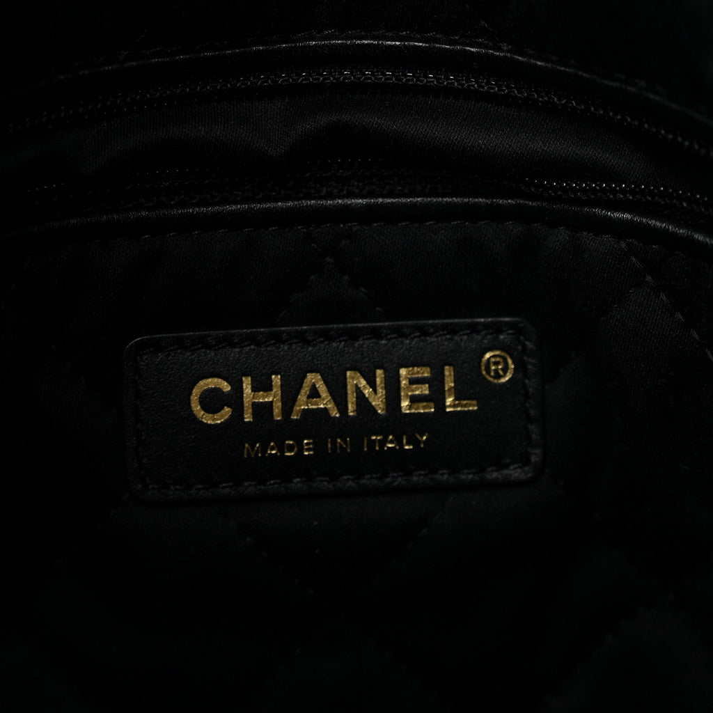 Shiny Calfskin Quilted Chanel 22 Black