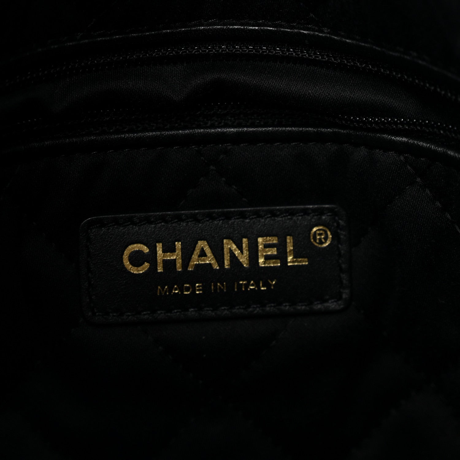 Shiny Calfskin Quilted Chanel 22 Black