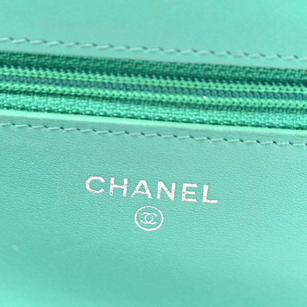 Patent Quilted Wallet On Chain WOC Green