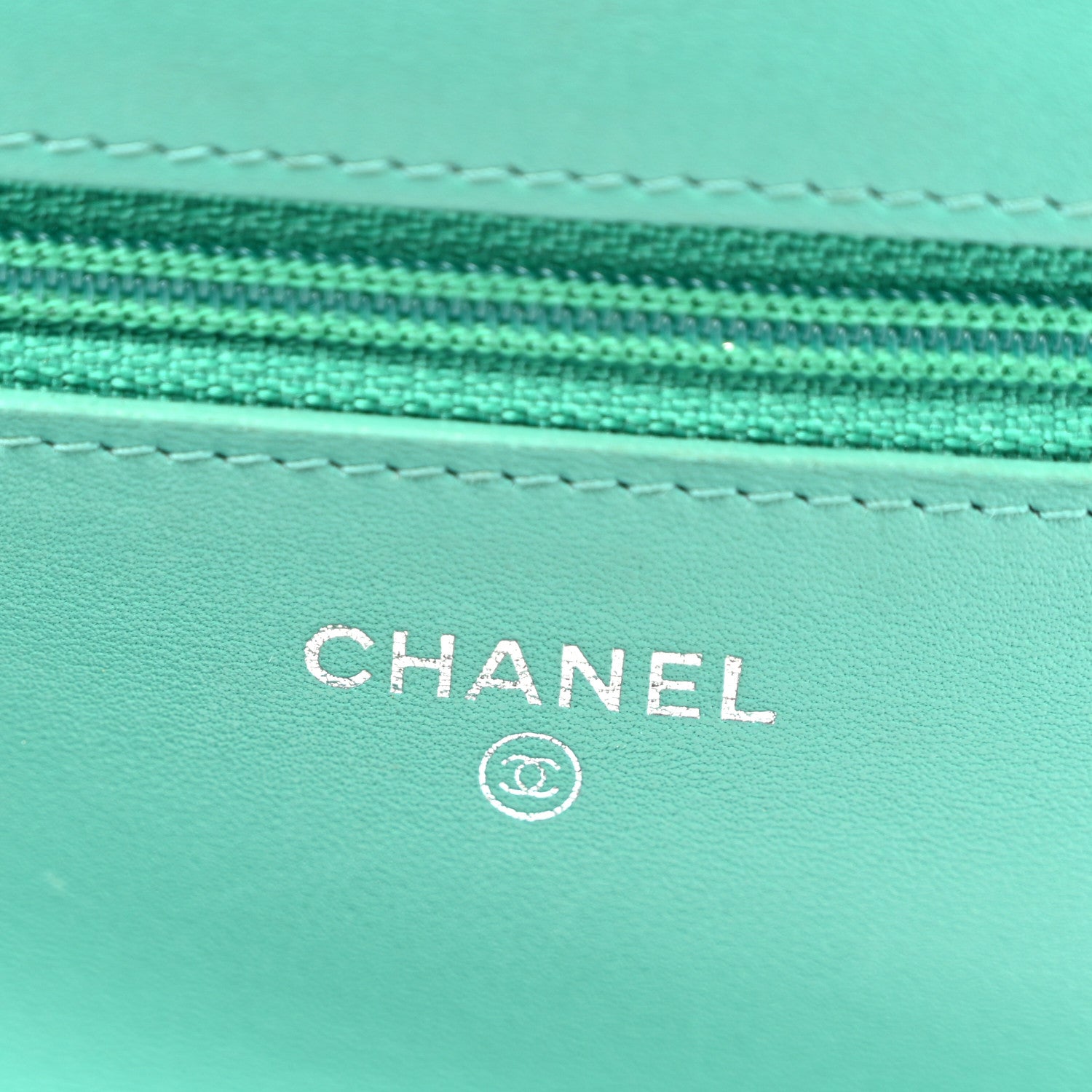 Patent Quilted Wallet On Chain WOC Green