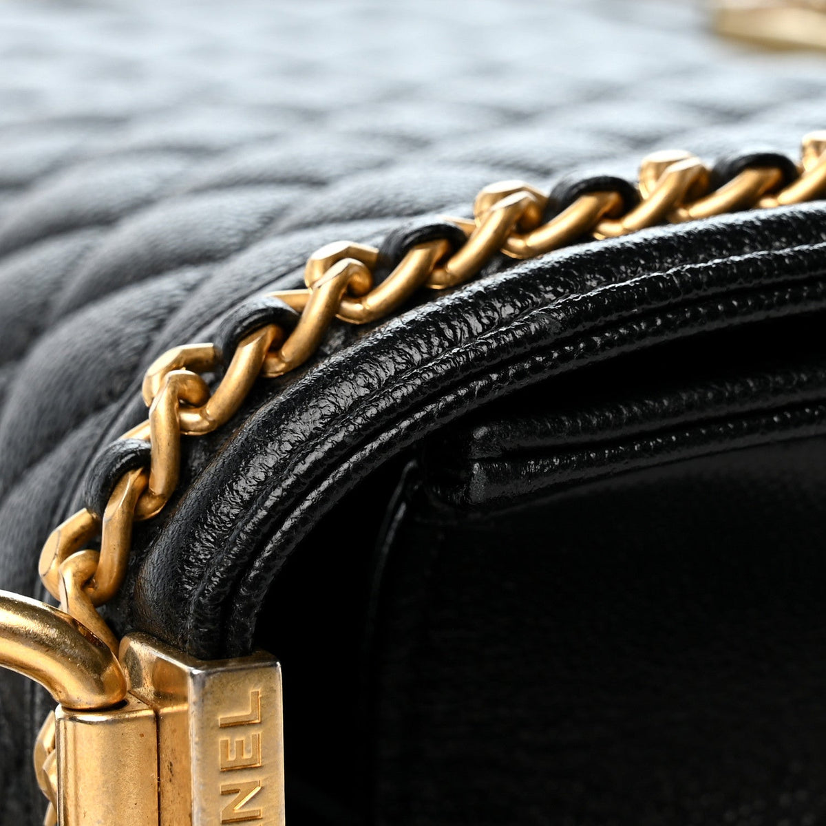 Caviar Quilted Medium Chain Around Boy Flap Black