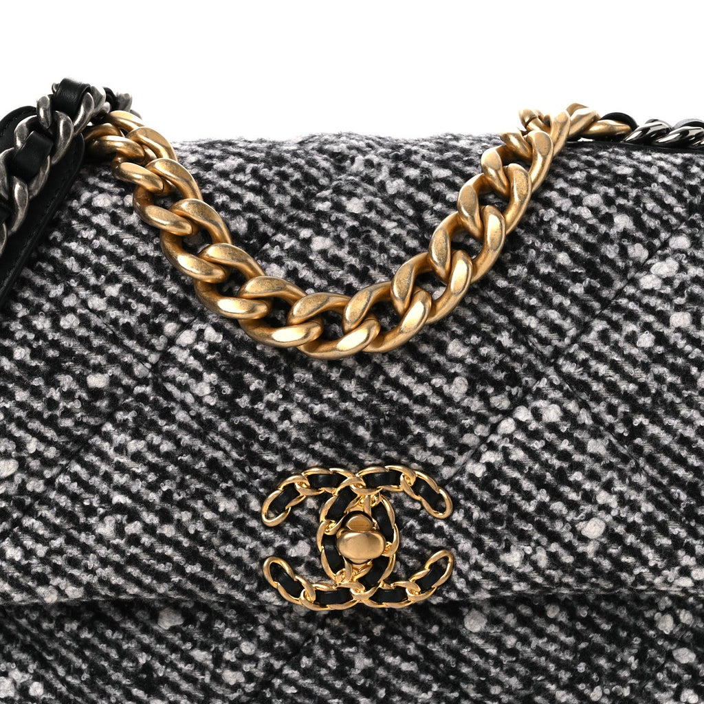 Tweed Quilted Medium Chanel 19 Flap Black White