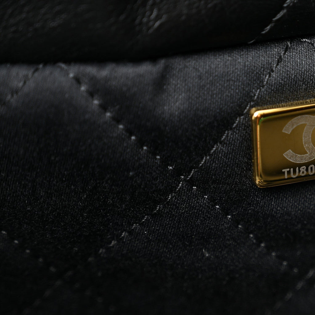 Shiny Calfskin Quilted Chanel 22 Black