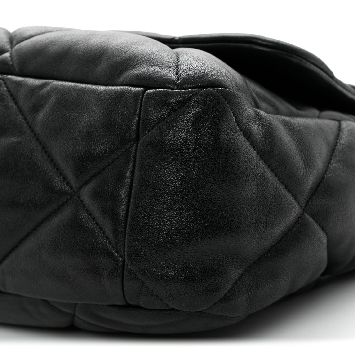 Lambskin Quilted Maxi Chanel 19 Flap Black