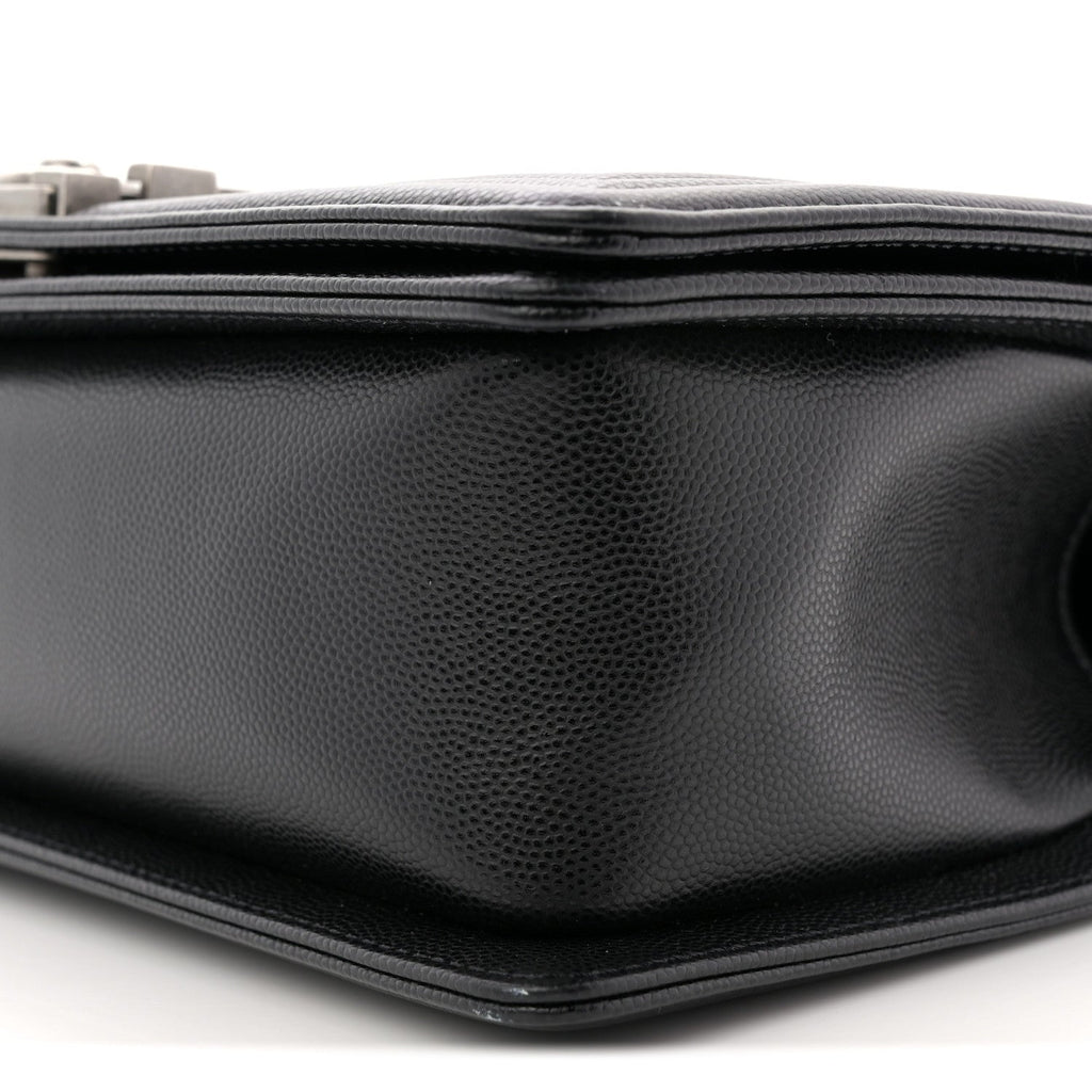 Caviar Quilted Medium Boy Flap Black