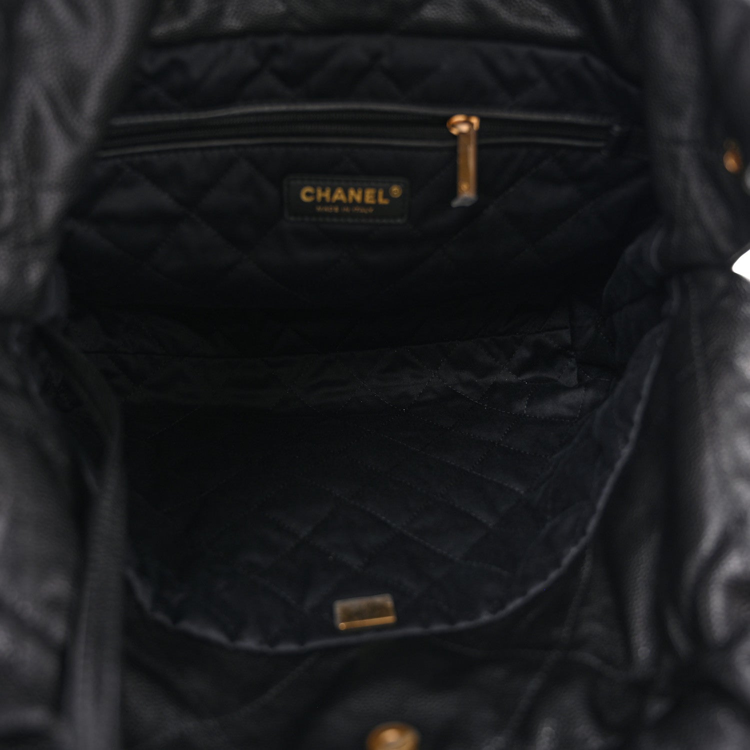Shiny Caviar Quilted Monochrome Small Chanel 22 Black