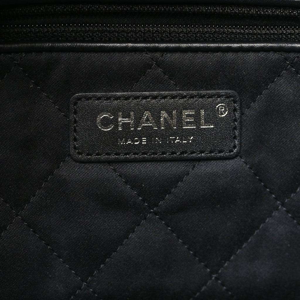 Shiny Calfskin Quilted Large Chanel 22 So Black