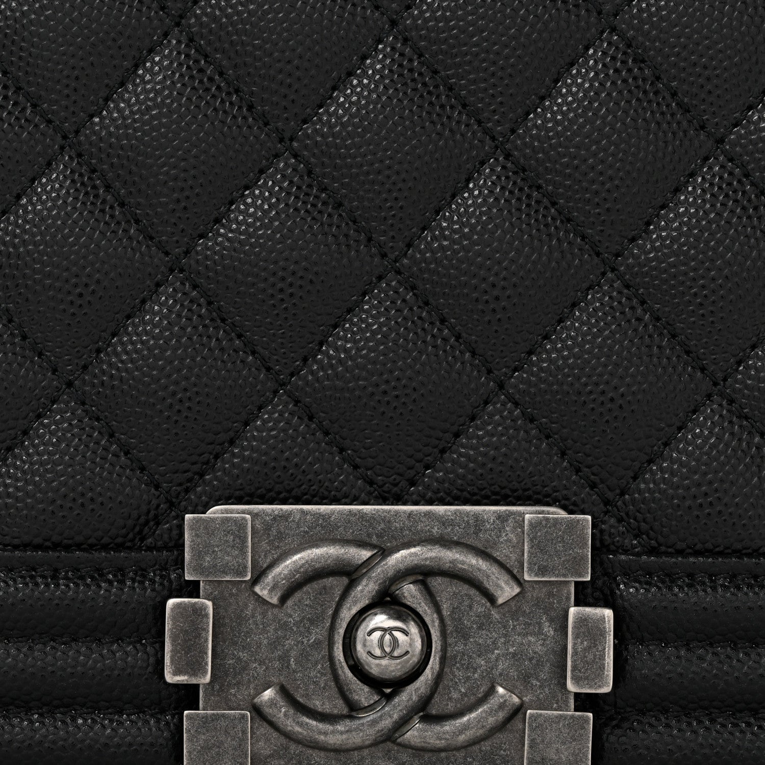 Caviar Quilted Medium Boy Flap Black